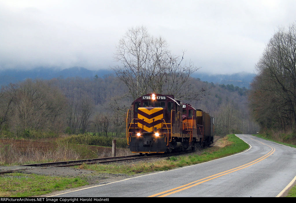 GSMR 1755 & 711 lead a train westbound